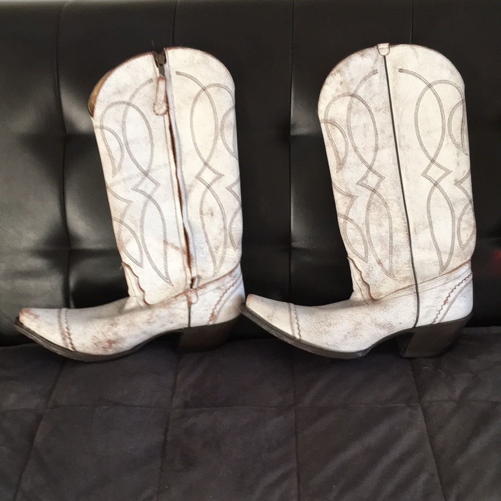 Tony Lama Women’s Cowboy boots.